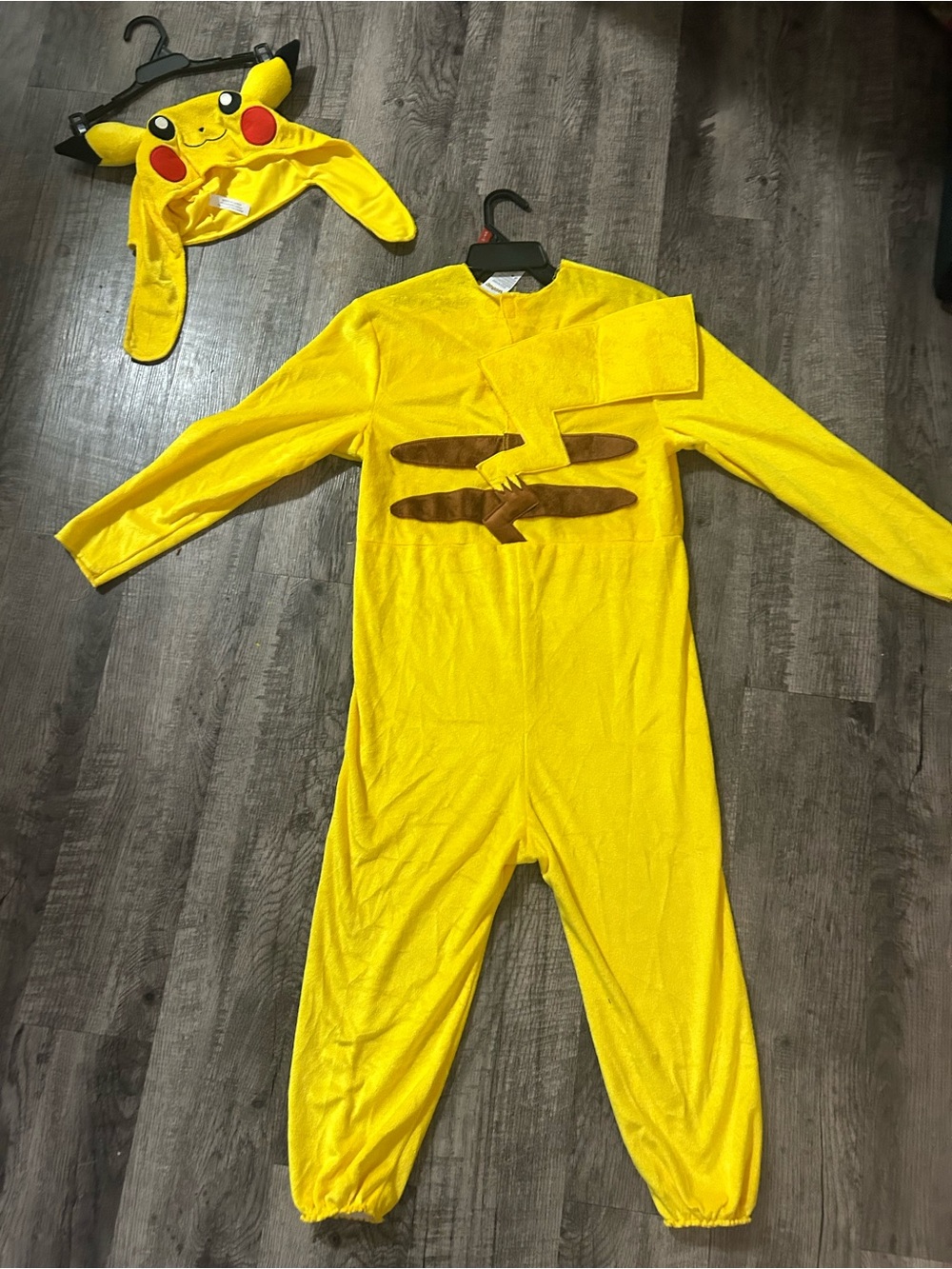 Pokémon costume boys 6-8 yrs old, NWOT
